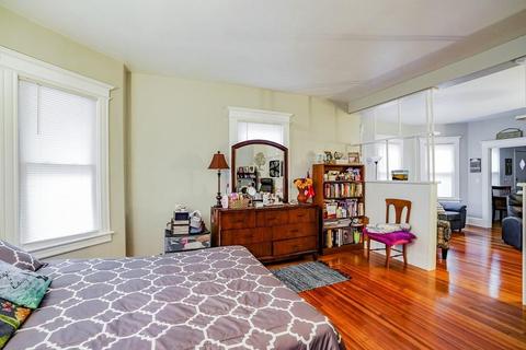 96 Kenyon St, Springfield, MA 01109 photo 4
