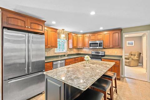 324 Center St, Hanover, MA 02339 photo 4