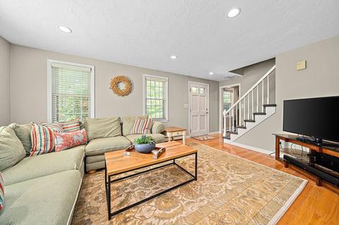 324 Center St, Hanover, MA 02339 photo 8