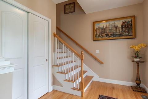 8 Crown Ct, Epping, NH 03042 photo 3