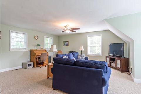 8 Crown Ct, Epping, NH 03042 photo 13