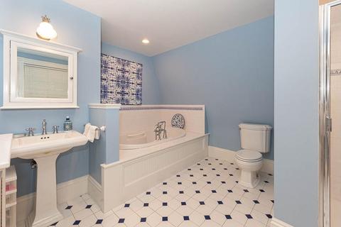 18 Thorndike St, Brookline, MA 02446 photo 24