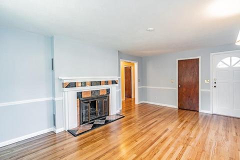 2030 Allen St, Springfield, MA 01118 photo 8