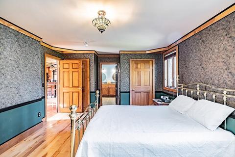 2030 Allen St, Springfield, MA 01118 photo 26