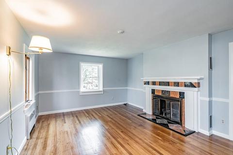 2030 Allen St, Springfield, MA 01118 photo 7