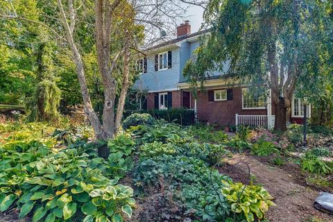 2030 Allen St, Springfield, MA 01118 photo 2