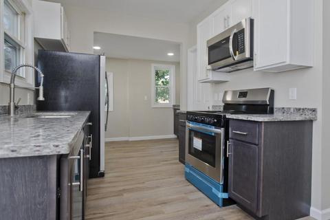 19 Judson St, Springfield, MA 01104 photo 9