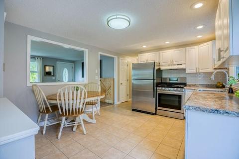136 Webber St, Springfield, MA 01108 photo 7
