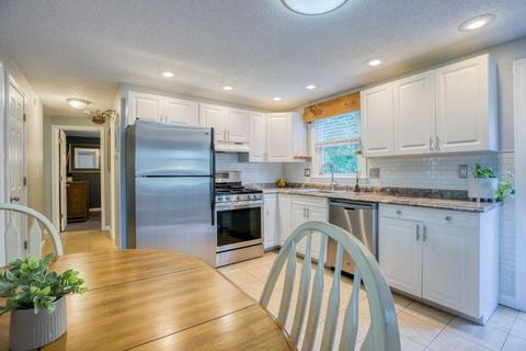 136 Webber St, Springfield, MA 01108 photo 3