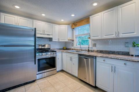 136 Webber St, Springfield, MA 01108 photo 4