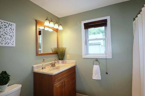 46 Brighton St, Springfield, MA 01118 photo 9