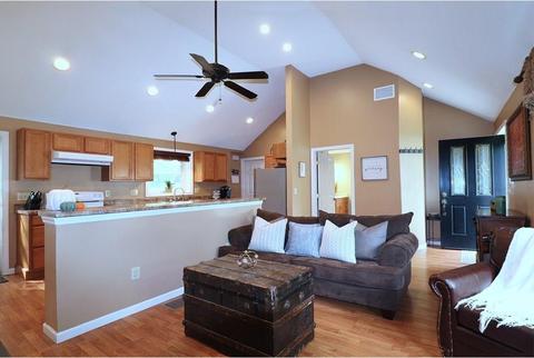 46 Brighton St, Springfield, MA 01118 photo 7