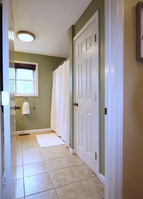 46 Brighton St, Springfield, MA 01118 photo 8
