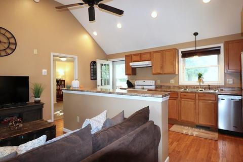 46 Brighton St, Springfield, MA 01118 photo 15
