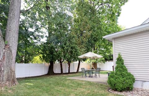 46 Brighton St, Springfield, MA 01118 photo 2
