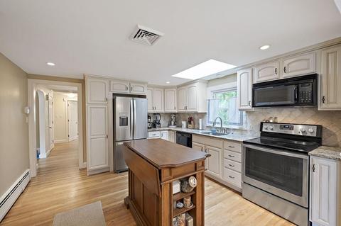 339 Gardner St, Hingham, MA 02043 photo 4