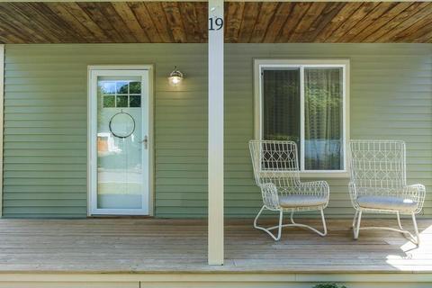 19 E Pine St, Plaistow, NH 03865 photo 4