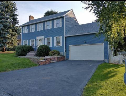 4 Thomas Cir, Stoneham, MA 02180 photo 1