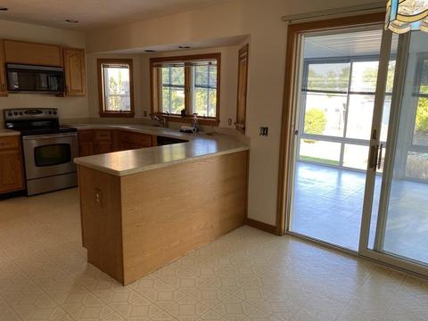 4 Thomas Cir, Stoneham, MA 02180 photo 4