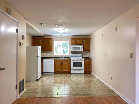 5455 N Main St #11B, Fall River, MA 02720 photo 2