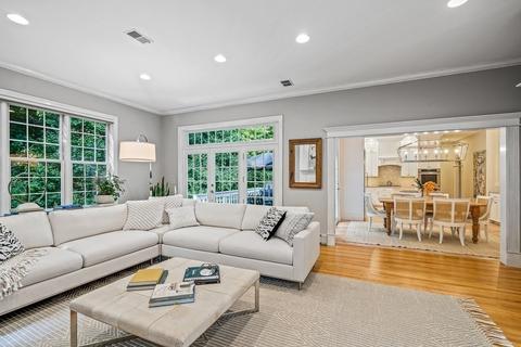 35 Walpole St, Dover, MA 02030 photo 2