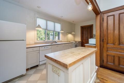 2 Capron St, Uxbridge, MA 01569 photo 4