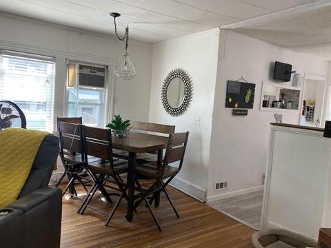 76 Barber St, Springfield, MA 01109 photo 2