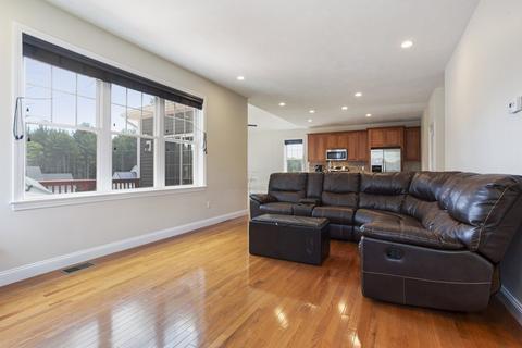 10 Blueberry Ln, Upton, MA 01568 photo 8