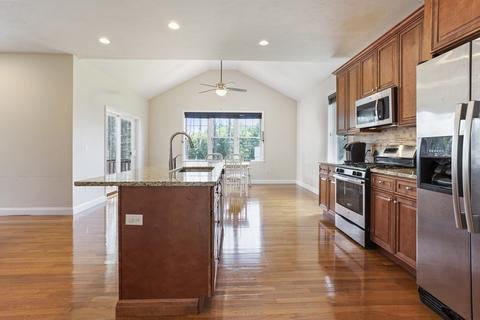 10 Blueberry Ln, Upton, MA 01568 photo 3