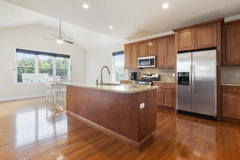 10 Blueberry Ln, Upton, MA 01568 photo 2
