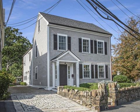 2 Pond St, Marblehead, MA 01945 photo 1