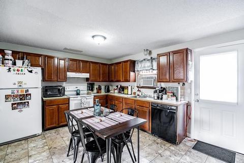 32 Blodgett St, Springfield, MA 01108 photo 4