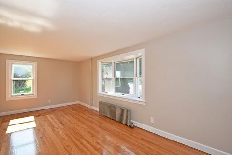 33 Marsh Ave, Worcester, MA 01605 photo 2