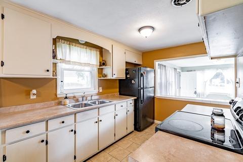 66 Acker Cir, Chicopee, MA 01013 photo 8