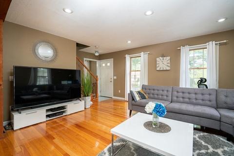 131 Clement St, Springfield, MA 01118 photo 9