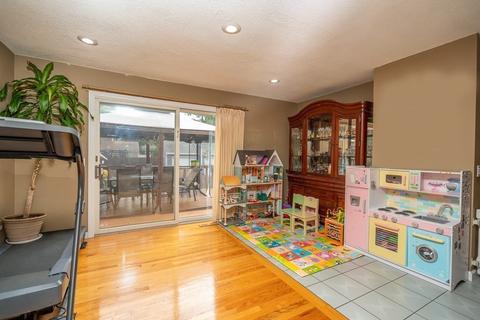 131 Clement St, Springfield, MA 01118 photo 7