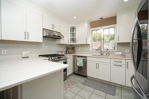 131 Clement St, Springfield, MA 01118 photo 4