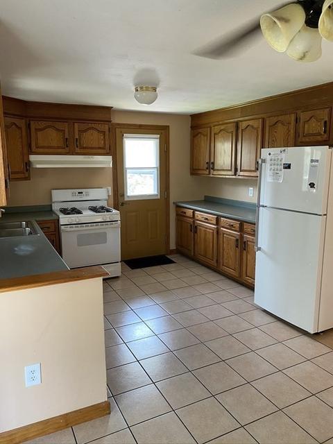 111 Murphy Ln, Chicopee, MA 01020 photo 9