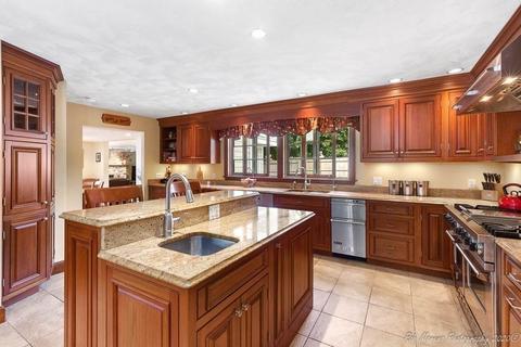 24 Williams St, Beverly, MA 01915 photo 6