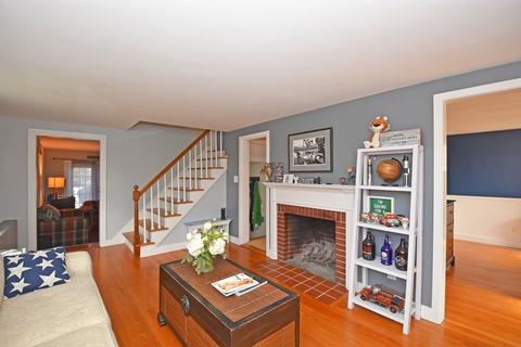 8 Mayflower Cir, Worcester, MA 01606 photo 4