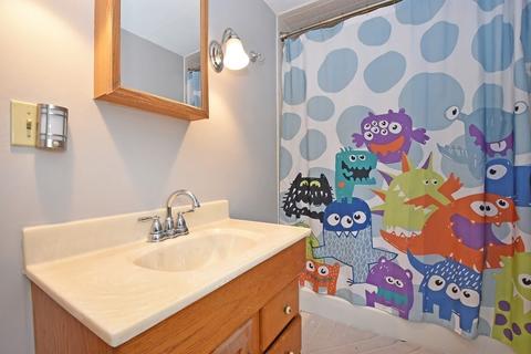 8 Mayflower Cir, Worcester, MA 01606 photo 18