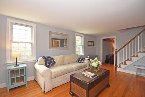 8 Mayflower Cir, Worcester, MA 01606 photo 2