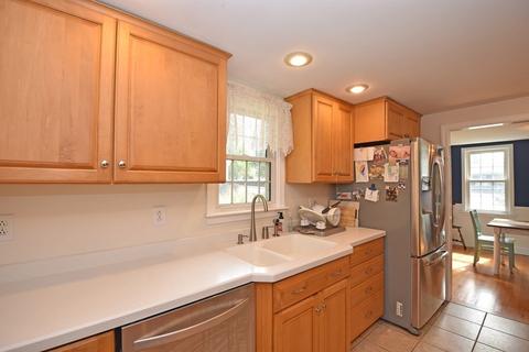 8 Mayflower Cir, Worcester, MA 01606 photo 7