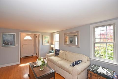 8 Mayflower Cir, Worcester, MA 01606 photo 3