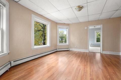 16 Eames St, Framingham, MA 01702 photo 5