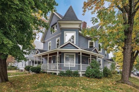 16 Eames St, Framingham, MA 01702 photo 1