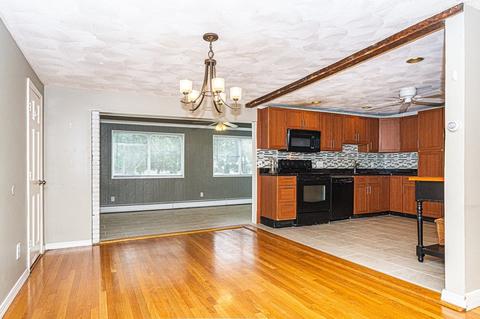9 Susan Dr, Reading, MA 01867 photo 4