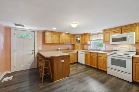 9 Pine St, Hudson, MA 01749 photo 5