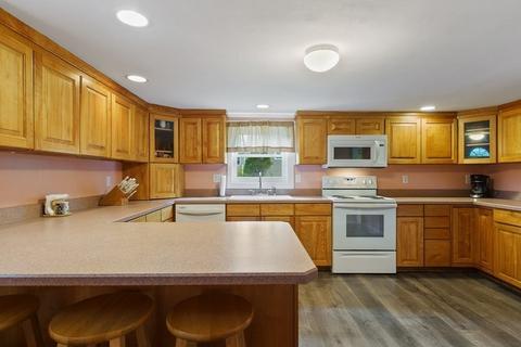 9 Pine St, Hudson, MA 01749 photo 8