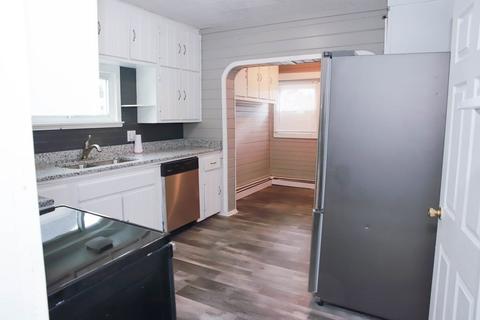 503 Peckham St, Fall River, MA 02721 photo 7